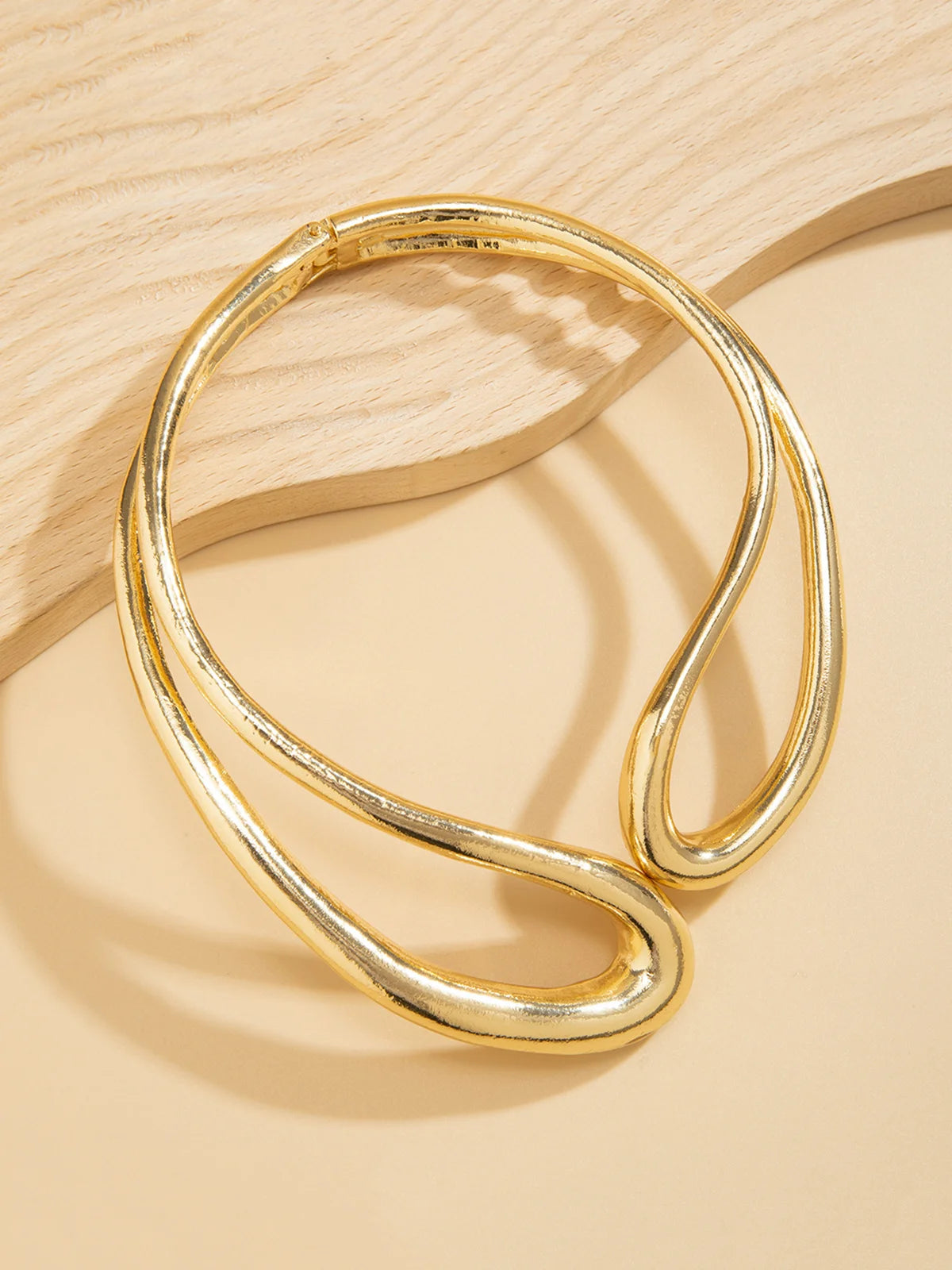 Exaggerated Geometric Hollow Choker